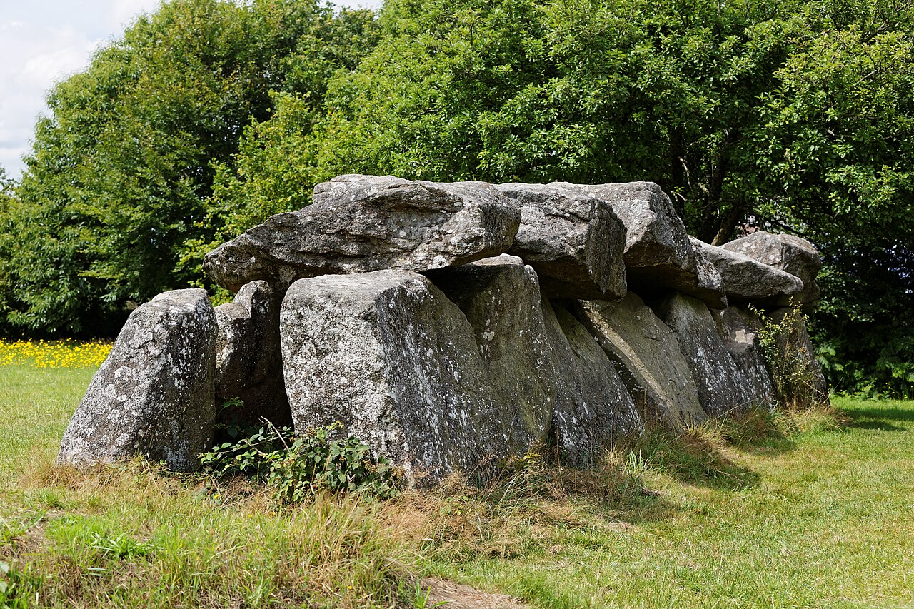 Allée couverte du Mougau à Commana